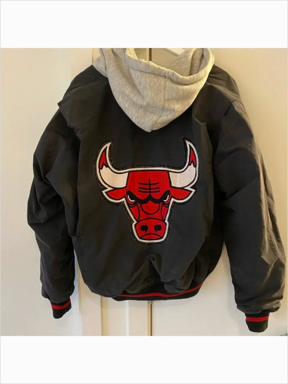 VINTAGE STARTER HOODIE JACKET CHICAGO BULLS NBA PREOWNED SIZE MEDIUM